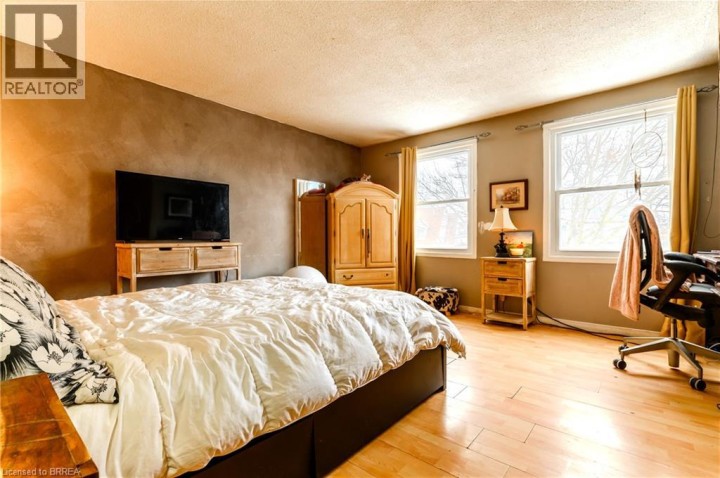 Photo 12 at 12 White Owl Crescent, Brantwood Park, Brantford