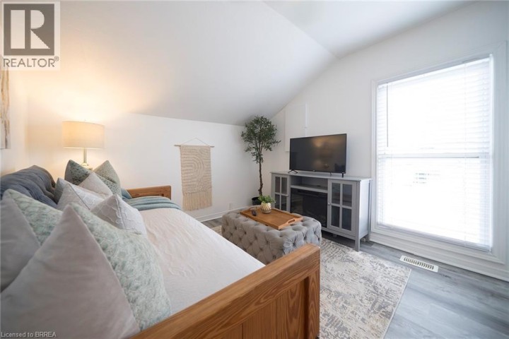 Photo 7 at 171 Drummond Street, Victoria / Arthur, Brantford