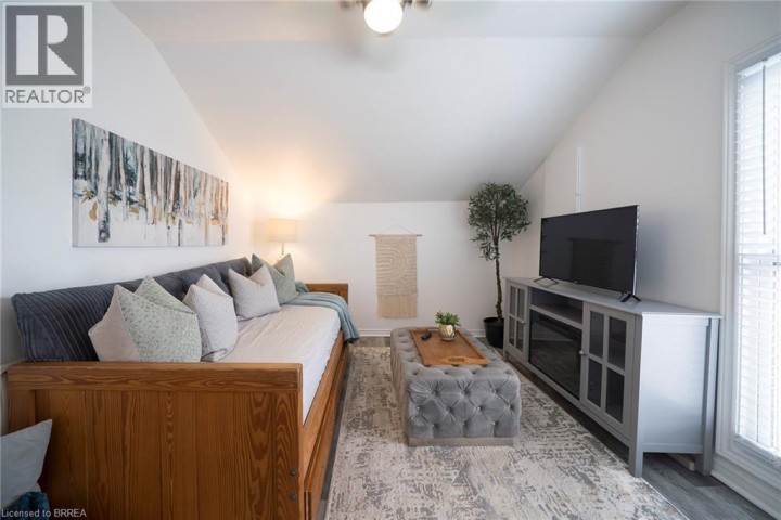 Photo 9 at 171 Drummond Street, Victoria / Arthur, Brantford