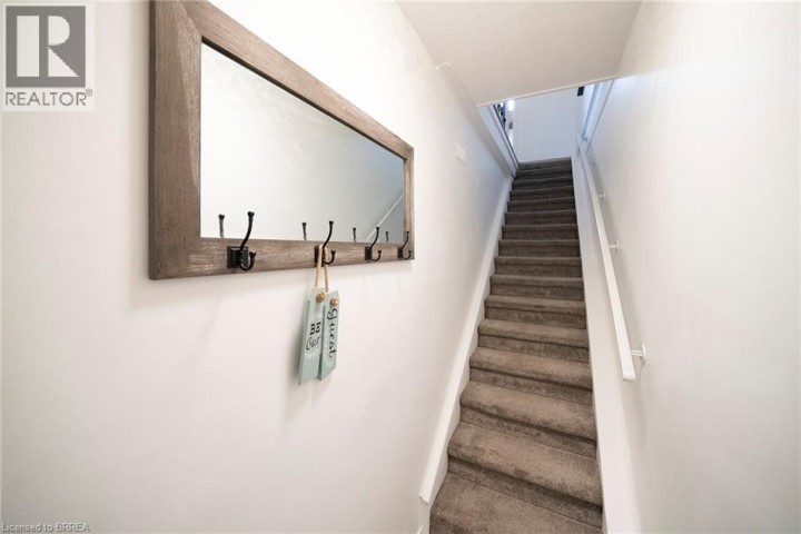 Photo 4 at 171 Drummond Street, Victoria / Arthur, Brantford