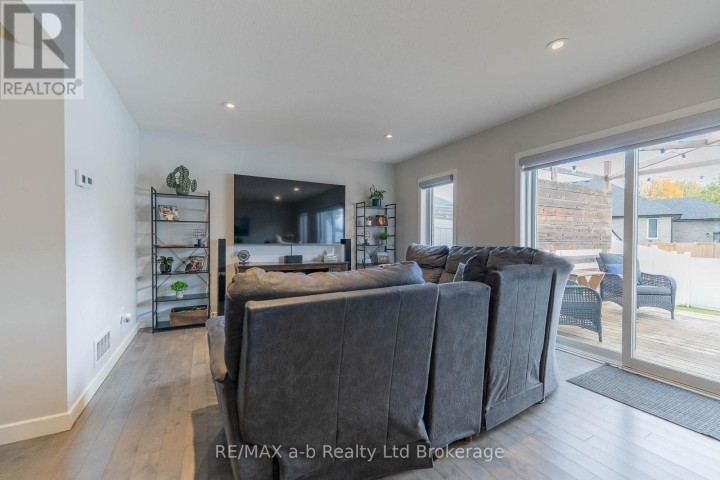 Photo 10 at 109 Denrich Avenue, Tillsonburg