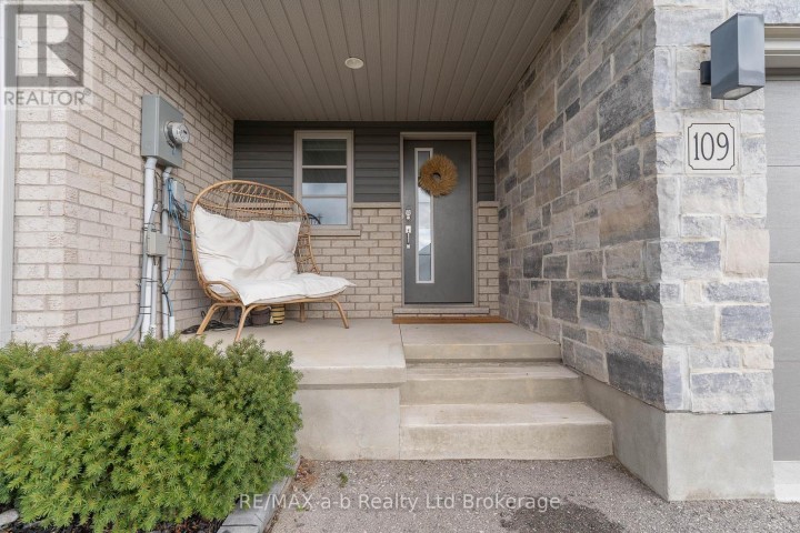 Photo 2 at 109 Denrich Avenue, Tillsonburg