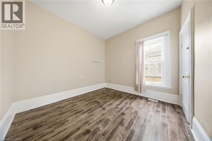 Photo 5 at 129 West Street, Empire South, Brantford