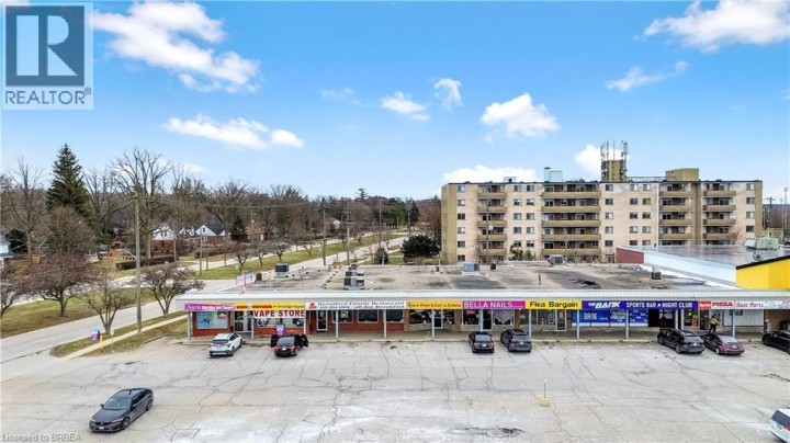 Photo 29 at 669 E Colborne Street, Brantford