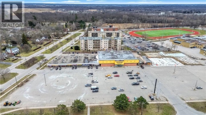 Photo 34 at 669 E Colborne Street, Brantford