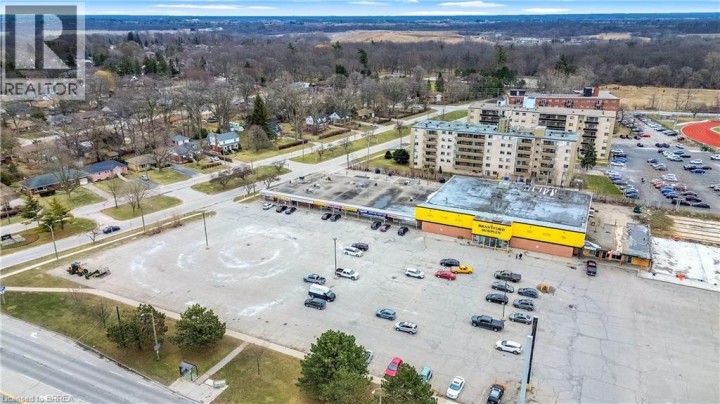 Photo 35 at 669 E Colborne Street, Brantford