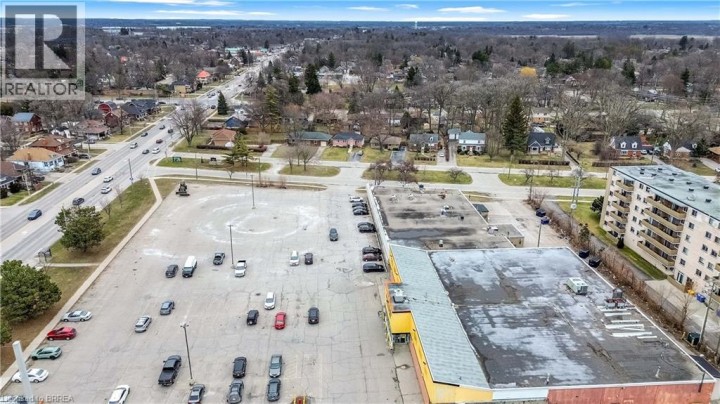 Photo 37 at 669 E Colborne Street, Brantford