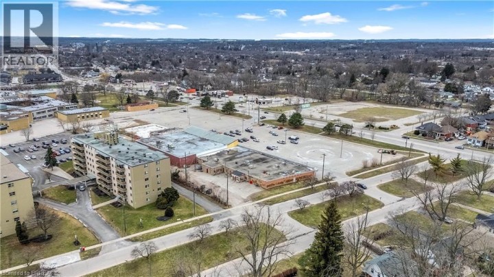 Photo 39 at 669 E Colborne Street, Brantford