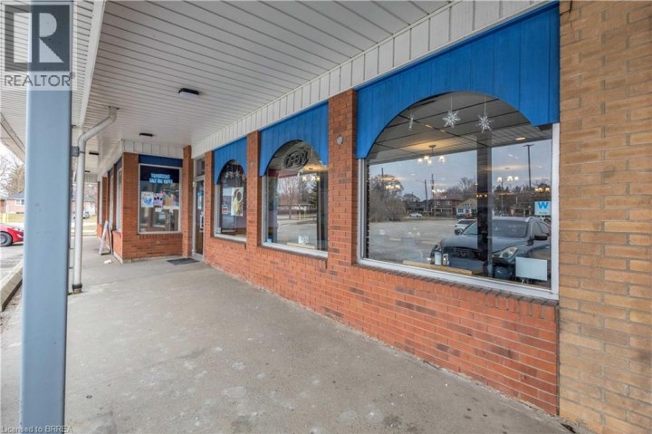 Photo 4 at 669 E Colborne Street, Brantford