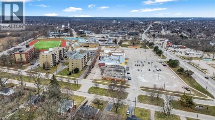 Photo 40 at 669 E Colborne Street, Brantford