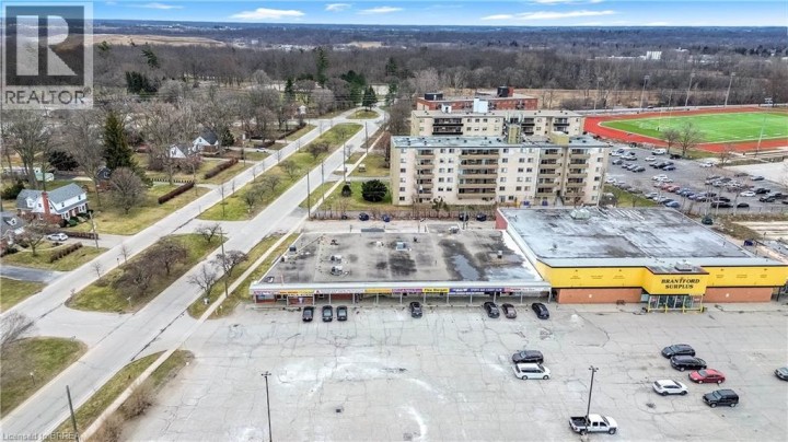 Photo 41 at 669 E Colborne Street, Brantford