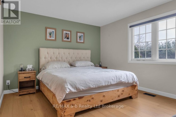 Photo 23 at 6744 Hacienda Road, Rural Malahide, Malahide