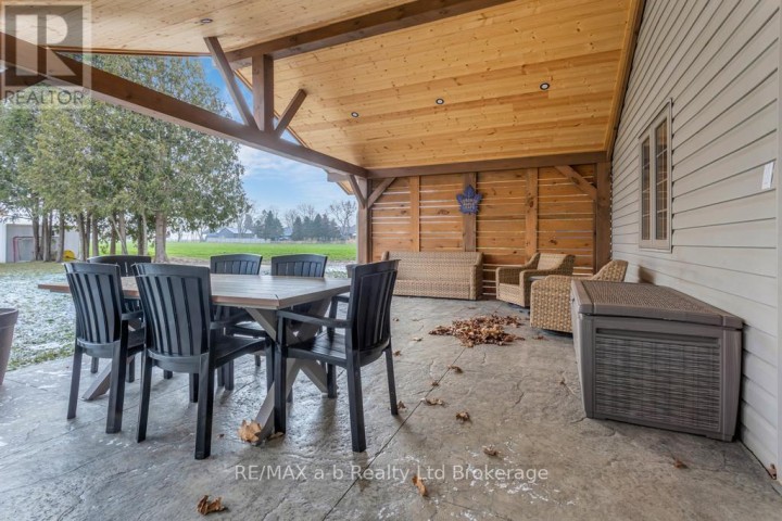 Photo 5 at 6744 Hacienda Road, Rural Malahide, Malahide