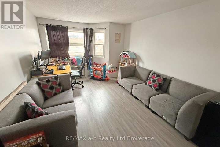 Photo 12 at 36 - 64 Hiawatha Road, Woodstock - North, Woodstock