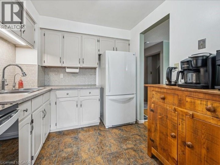 Photo 11 at 31 - 51 Paulander Drive, Victoria Hills, Kitchener