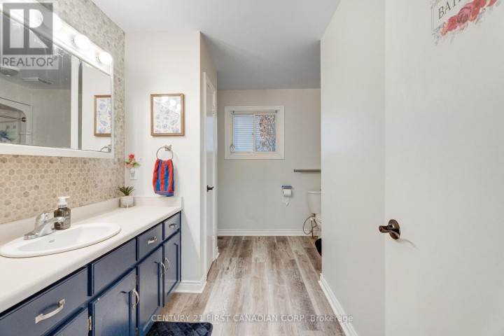 Photo 19 at 15 Mohican Drive, Woodstock - North, Woodstock