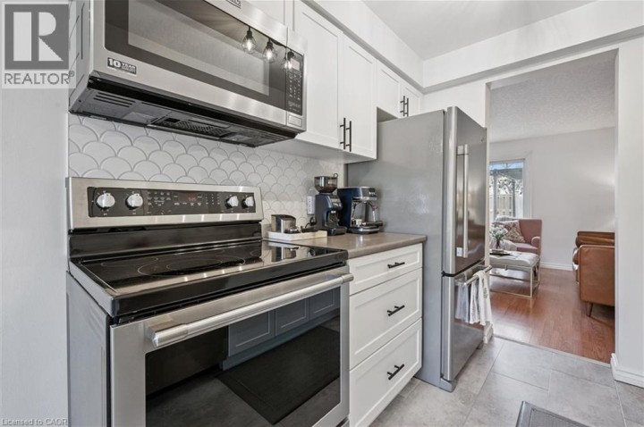 Photo 13 at 32 - 160 Rittenhouse Road, Laurentian Hills / Country Hills W, Kitchener