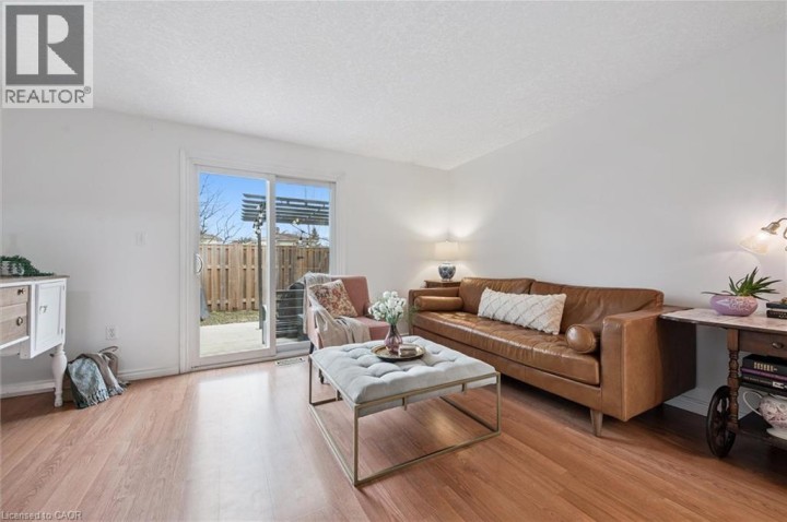 Photo 7 at 32 - 160 Rittenhouse Road, Laurentian Hills / Country Hills W, Kitchener