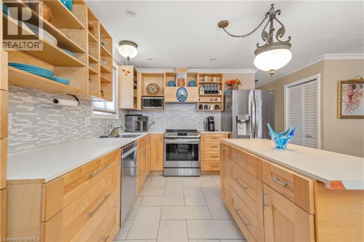 Photo 11 at 14 Thistledown Drive, Mayfair, Brantford