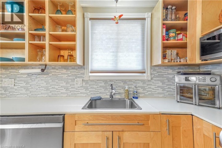 Photo 12 at 14 Thistledown Drive, Mayfair, Brantford