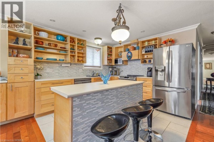 Photo 13 at 14 Thistledown Drive, Mayfair, Brantford