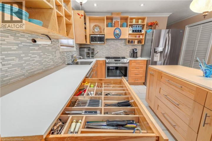 Photo 14 at 14 Thistledown Drive, Mayfair, Brantford