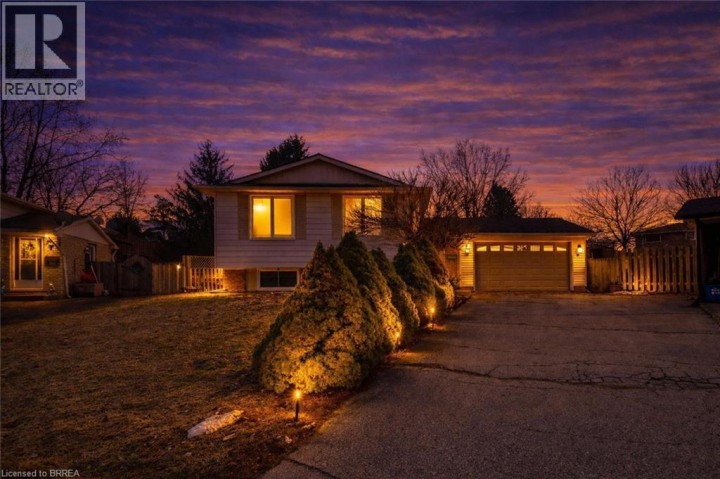 Photo 2 at 14 Thistledown Drive, Mayfair, Brantford