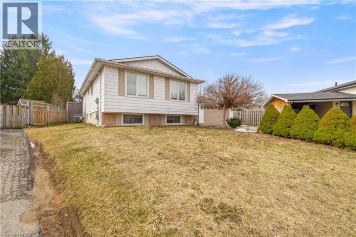 Photo 3 at 14 Thistledown Drive, Mayfair, Brantford
