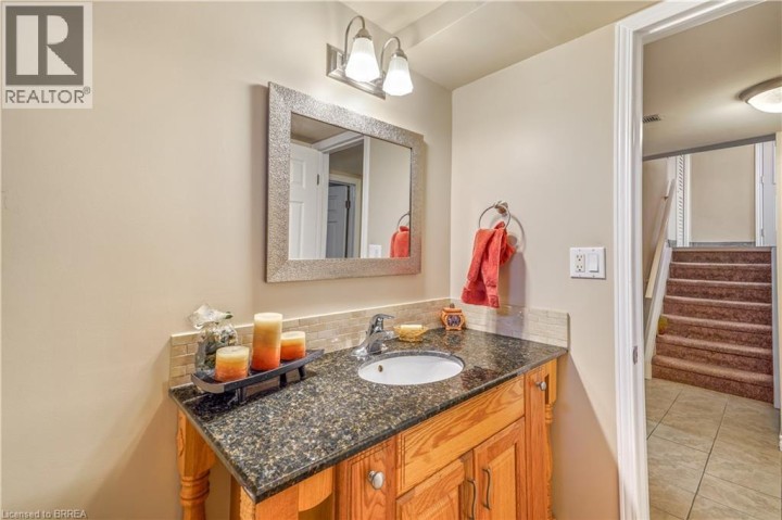 Photo 30 at 14 Thistledown Drive, Mayfair, Brantford