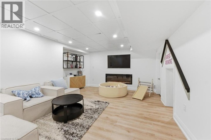 Photo 37 at 138 Miller Drive, Maple Lane Annex, Ancaster