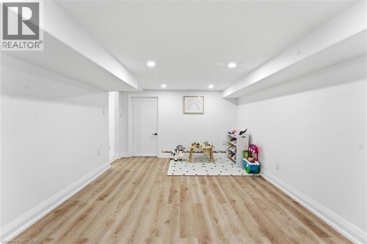 Photo 39 at 138 Miller Drive, Maple Lane Annex, Ancaster