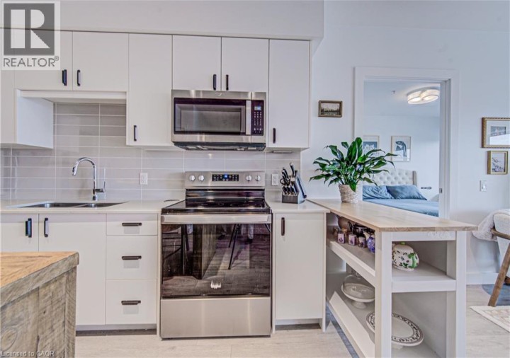 Photo 11 at 609 - 50 S Grand Avenue, St Gregory's / Tait, Cambridge