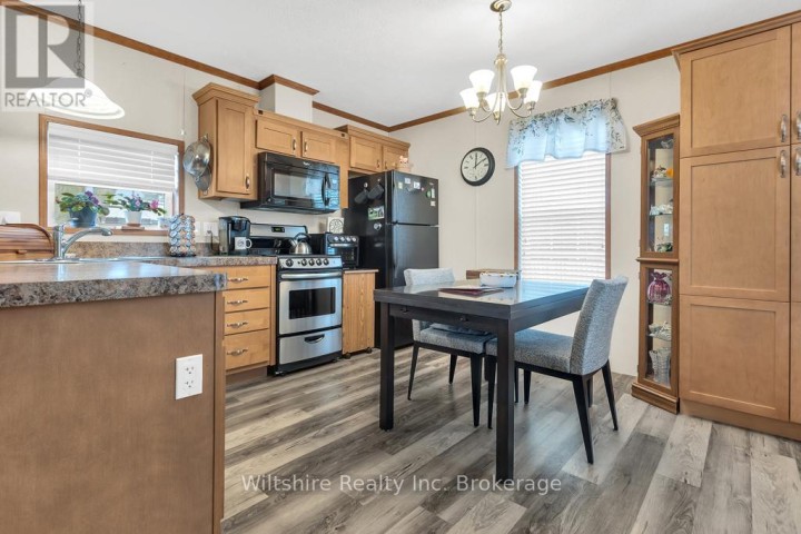 Photo 4 at 5W - 23 W North Street, Tillsonburg