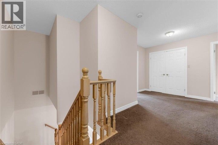 Photo 15 at 1 - 230 Meadowbrook Drive, Parkview Heights, Ancaster