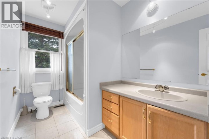 Photo 16 at 1 - 230 Meadowbrook Drive, Parkview Heights, Ancaster