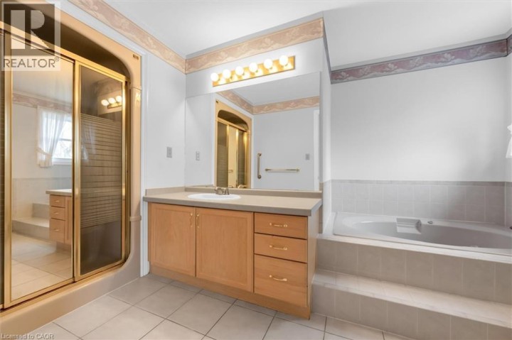 Photo 23 at 1 - 230 Meadowbrook Drive, Parkview Heights, Ancaster