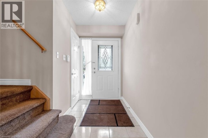 Photo 4 at 1 - 230 Meadowbrook Drive, Parkview Heights, Ancaster