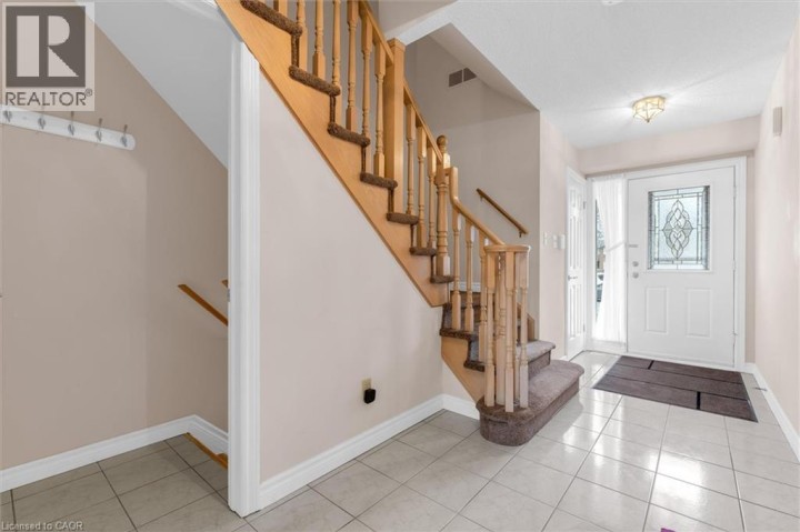 Photo 6 at 1 - 230 Meadowbrook Drive, Parkview Heights, Ancaster