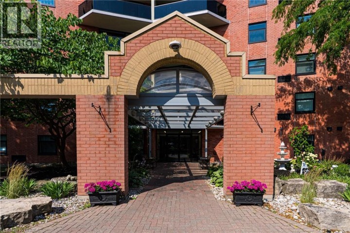 Photo 2 at 905 - 9 Bonheur Court, Lynden Hills, Brantford