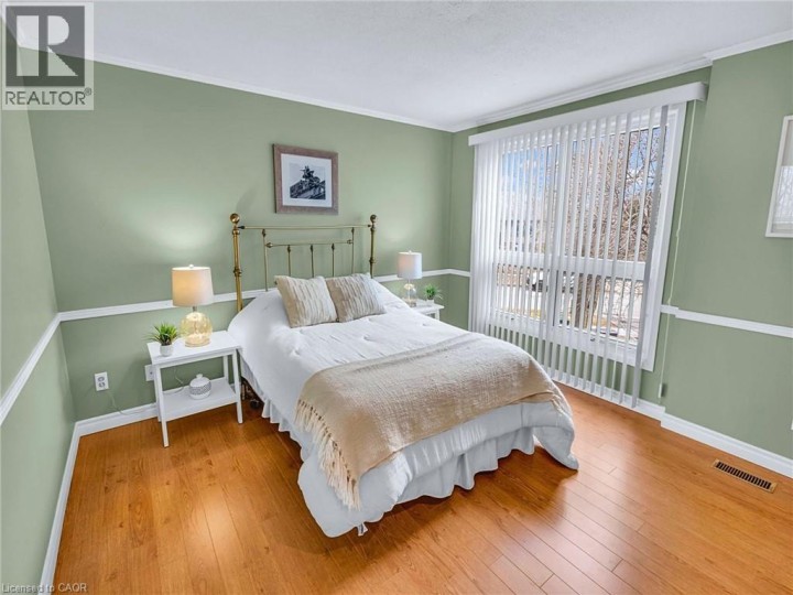 Photo 11 at 3 - 28 Underhill Crescent, Chicopee / Freeport, Kitchener