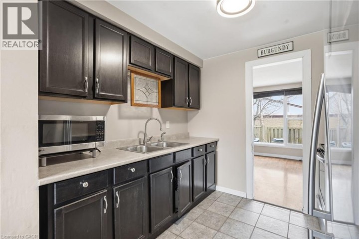 Photo 10 at 33 - 210 Glamis Road, Northview, Cambridge