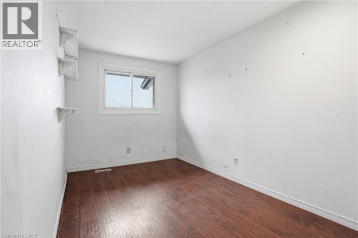 Photo 17 at 33 - 210 Glamis Road, Northview, Cambridge