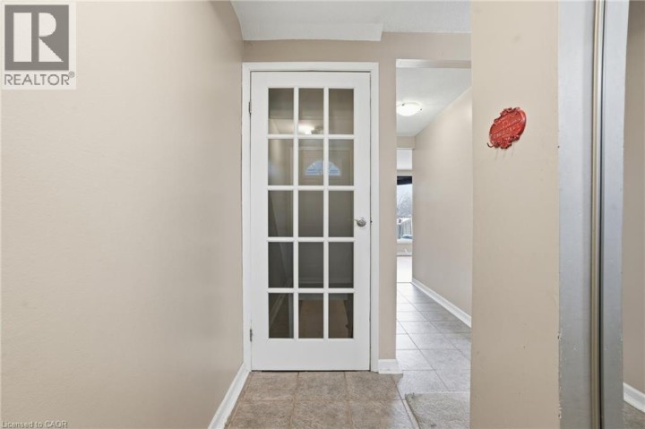 Photo 4 at 33 - 210 Glamis Road, Northview, Cambridge