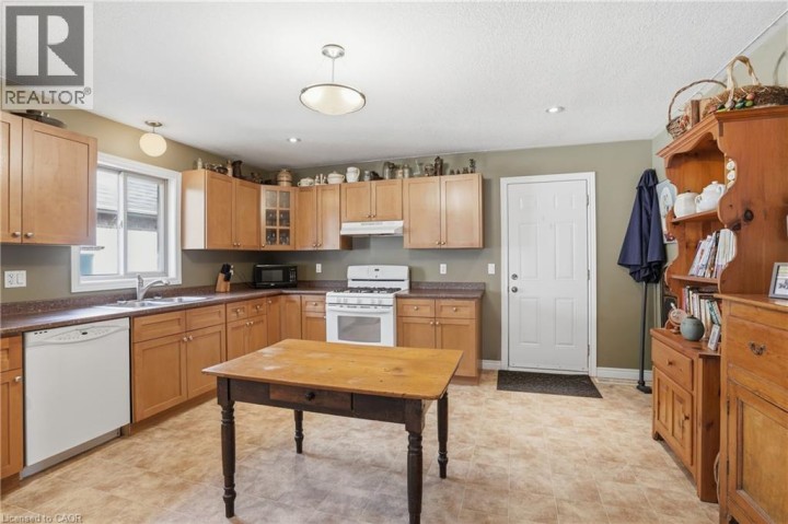 Photo 9 at 9 Pace Avenue, Cainsville / Brookfield, Brantford