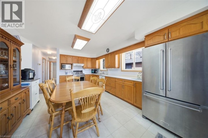 Photo 11 at 136 Woodlawn Avenue, Woodlawn, Brantford