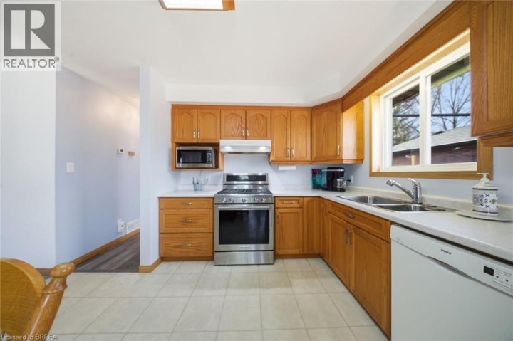 Photo 12 at 136 Woodlawn Avenue, Woodlawn, Brantford