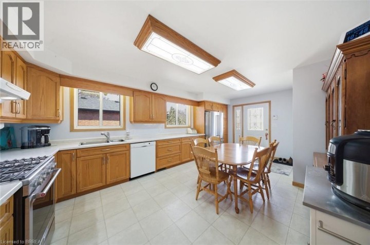 Photo 13 at 136 Woodlawn Avenue, Woodlawn, Brantford