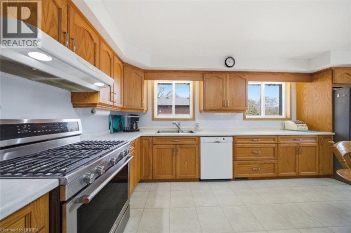 Photo 14 at 136 Woodlawn Avenue, Woodlawn, Brantford