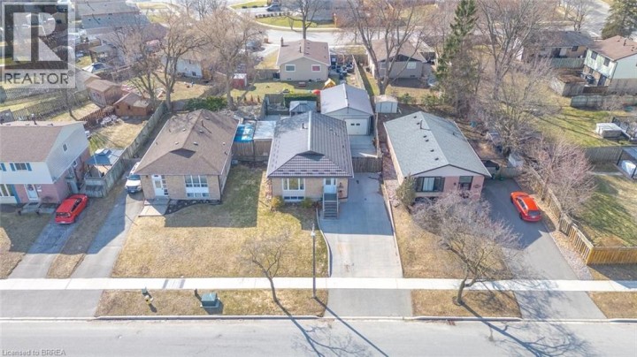 Photo 3 at 136 Woodlawn Avenue, Woodlawn, Brantford