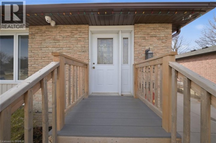 Photo 8 at 136 Woodlawn Avenue, Woodlawn, Brantford